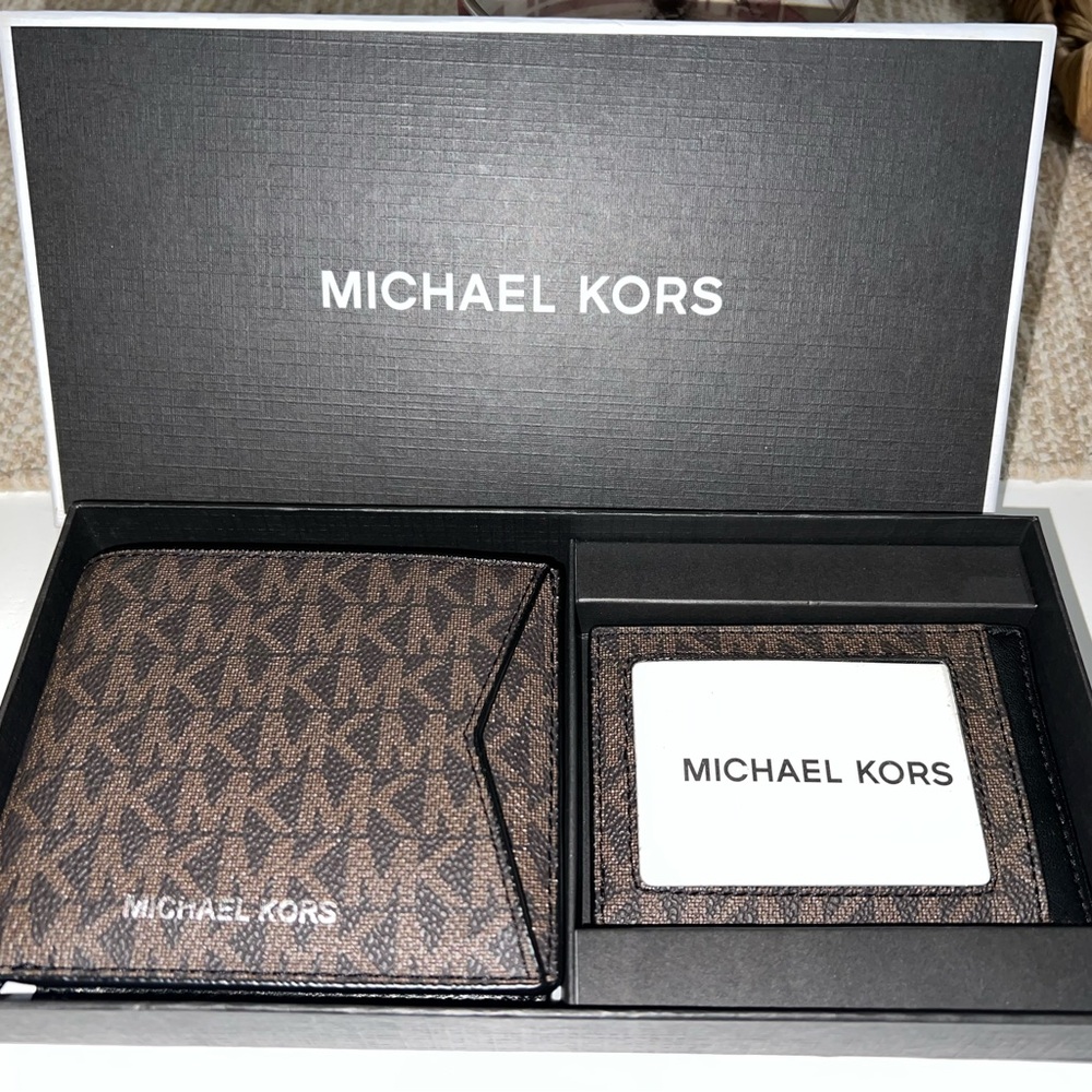 SOLD! Michael Kors Bifold CC Box Set